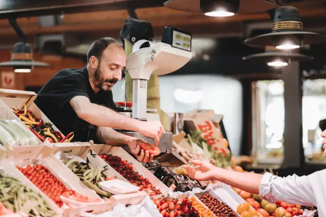 Degustació de productes locals al mercat